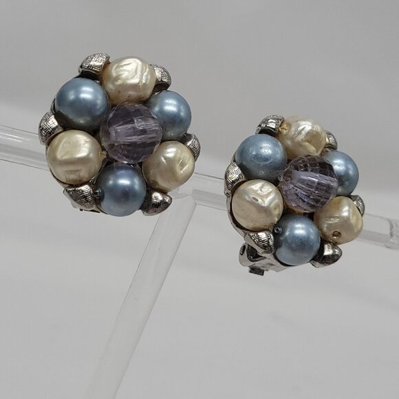Vtg Blue Glass Bead Cluster Clip-On Earrings Faux Pearls Silver Tone - Picture 4 of 13